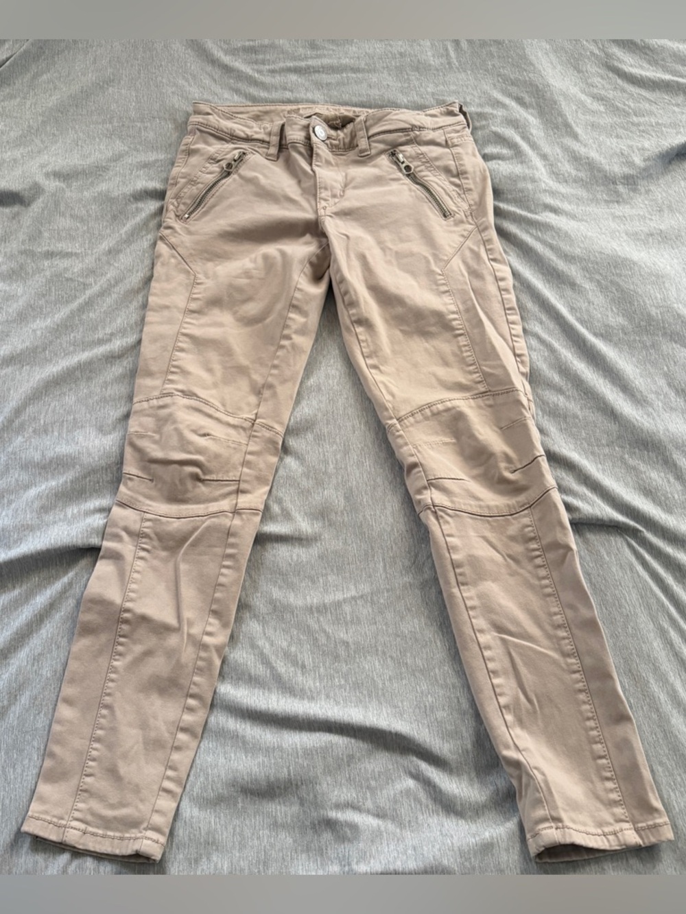 American Eagle tan cargo pants